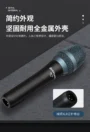 Abbyson AM-15 PLUS 黑色麥克風機身與 XLR 接頭細節