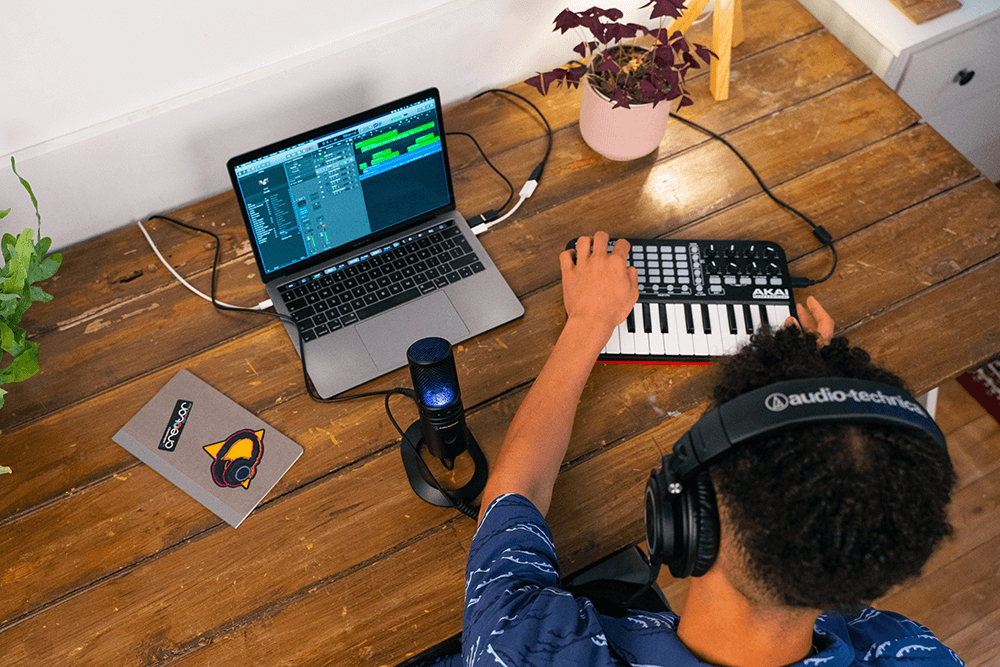 鐵三角 Audio-Technica AT2020USB-X USB-C電容式麥克風-利聲直播 AT2020USBX LifestyleImage Musician 28