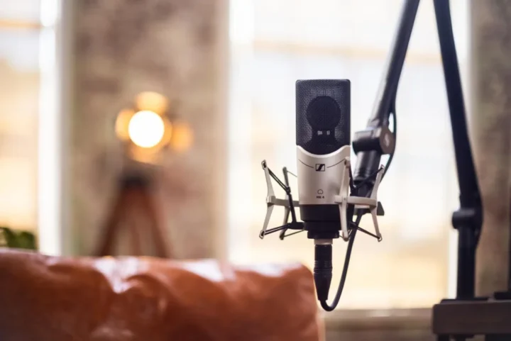 Sennheiser MK4 播客使用示意 Sennheiser MK4 播客使用示意,其他設備僅供情境展示